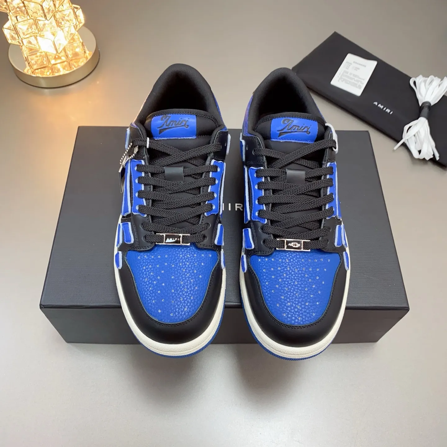 p580🐮🐮AMIRI Couple Style👑 The latest The Pacific Series Couple Style💀🦴Bone Stars Casual Sports Shoes Skateboard Shoes✔️ AMIRI's Pacific shoes are a sneaker that combines luxury and street style. Many celebrities and Internet celebrities have the same style. Its design and workmanship are very exquisite. Made of high-grade cow leather, soft to the touch and highly durable. 💎Fabrics: Original custom imported first-layer cowhide 💎Inner lining: Original customized breathable mesh 💎Foot: Original injection molded one-piece, comfortable, wear-resistant and not tiring for feet 💎Outsole: Original 1:1 molded three-color sole Original outsole 💎Sole thickness: 3CM 💎Size: Female 35-40 Male 39-46 💎Price; Top version 👑Special remarks Remark: (Female size 34 40 . Men's sizes 38 45 46 are customized and cannot be returned or exchanged. Please note when ordering! Thank you🤝🤝